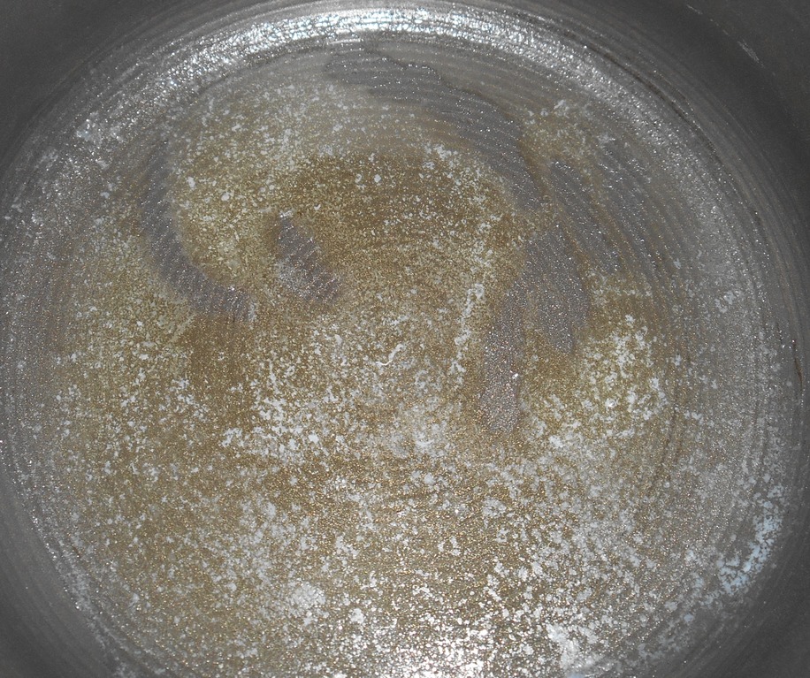 sc_meltedButterSaucepan